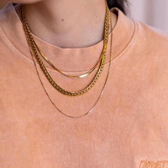 CLOSING SALE! 18K Gold Plated Thick (6mm) Weaved Snake Chain - Picture 2 of 12